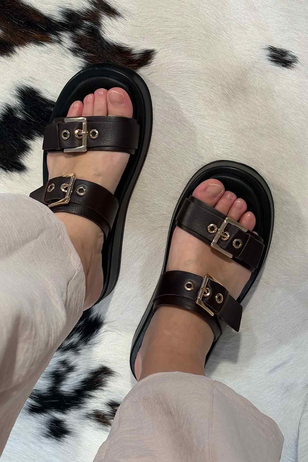 Çift Tokalı Kadın Terlik DG6094 Kahve