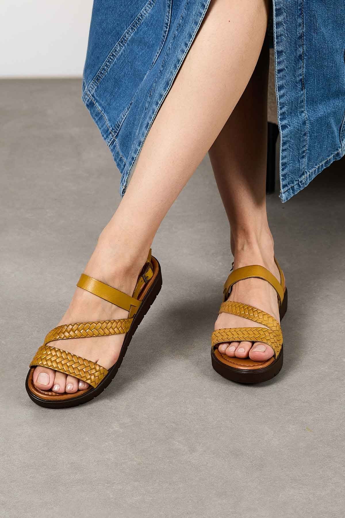 Kadın Örgülü Deri Sandalet DG6018 Sarı
